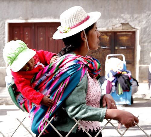 Bébé à casquette