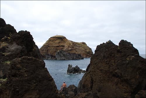 🇵🇹 🇪🇺 Pescando entre lava (Porto Moniz, Madeira, Portugal, 1-7-2014)