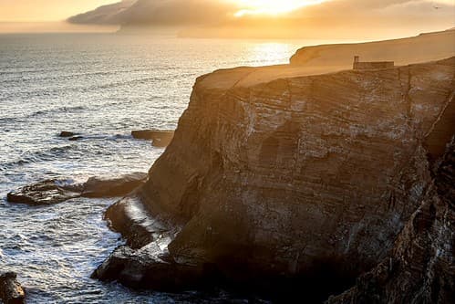 Heure dorée à la réserve naturelle de Paracas, Pérou