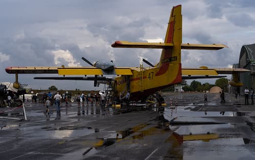 Canadair CL-215