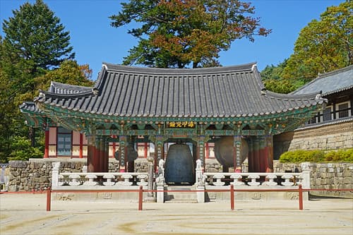 Le pavillon de la cloche du temple Haein-sa (Gyeongsangnam-do, Corée du sud)