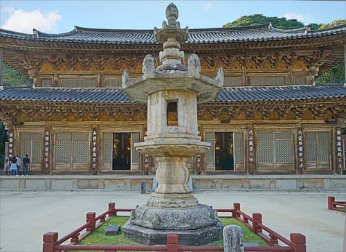 Le temple Hwaeom-sa (Corée du sud)