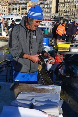 Pêcheur sur le vieux port