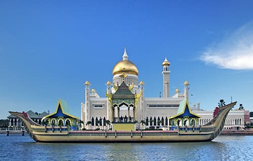 Omar Ali Saifuddien Mosque, Bandar Seri Begawan, Brunei