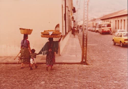 Antigua Guatemala Abril 1981 - 5a Avenida
