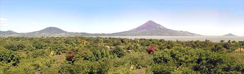 Le lac de Managua et la chaîne des volcans (Nicaragua)