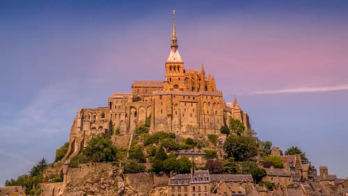 Le Mont Saint Michel à l'Heure Dorée.