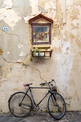 Wayside shrine in Lecce, in the South-Italian region of Puglia