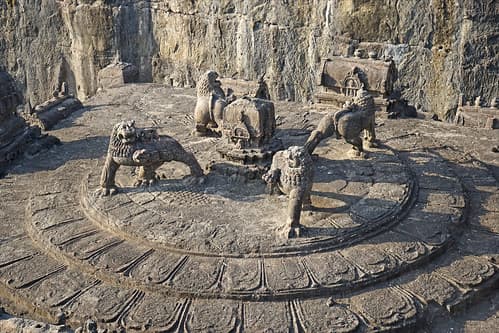 Le toit du mandapa du temple de Kailasha (Ellora, Inde)