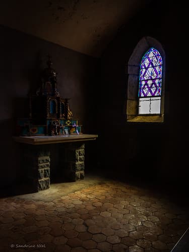 Dans la chapelle
