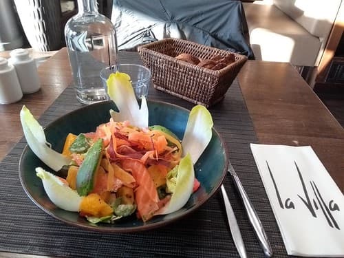 L. A. SALADE