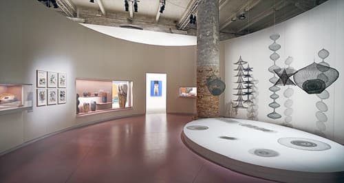 "Vases, filets, sacs, réceptacles, coquilles.." dans l'exposition de l'Arsenal (Biennale de Venise 2022)