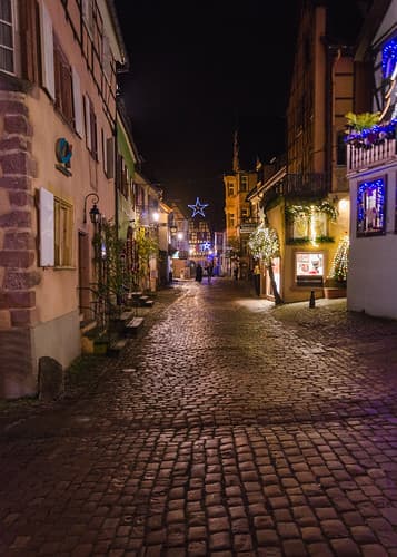 Rue de la couronne rien que pour le roi et sa renne
