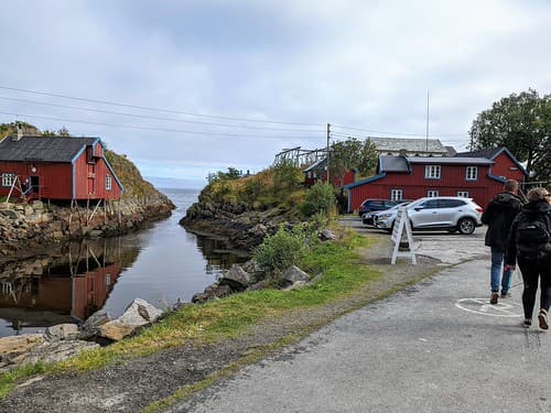 ACCÈS AU VILLAGE DE Å