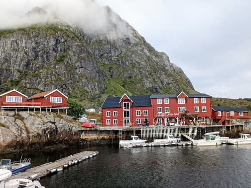 LES MAISONS ROUGES