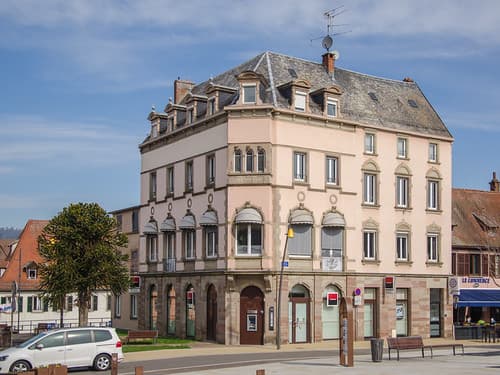 Immeuble aux arcs en plein cintre
