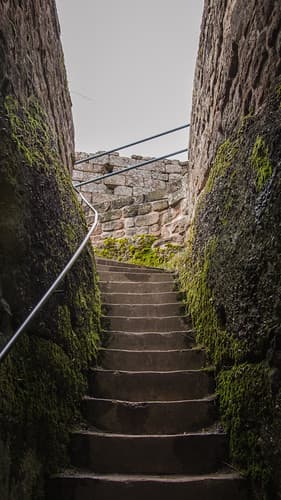 Escalier escarpé