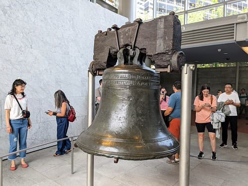 THE LIBERTY BELL (3)