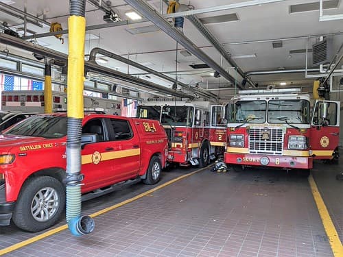 LES POMPIERS