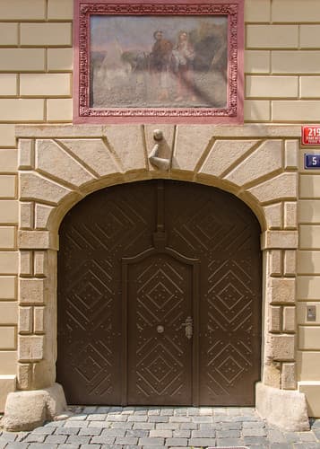 La porte de la maison du chevalier Voříkovský / Dveře domu rytíře Voříkovských