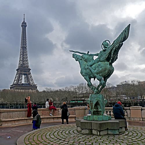 Pont de Bir-Hakeim, Paris, France