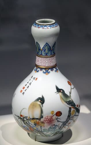 Bouteille à décor d'oiseaux et de poème (Musée du Louvre, Paris)
