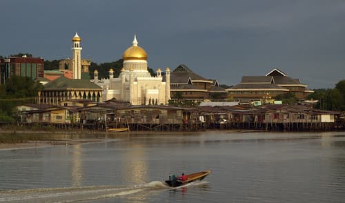 Sultan Ulmar Ali Saifuddien Mosque.Brunei.