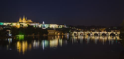 Lumière sur / V centru pozornosti