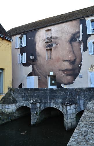 visage sur l'eau