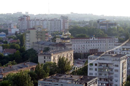 Vue sur l'hotel Chisinau depuis l'hotel Cosmos