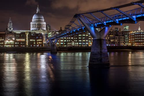 London Millenium Bridge Tate Modern Museum Saint Paul's Cathedral Tamise River Night Explore Image Picture Long pose