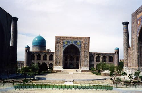 Uzbekistan - Samarkande. Place du Reghistan