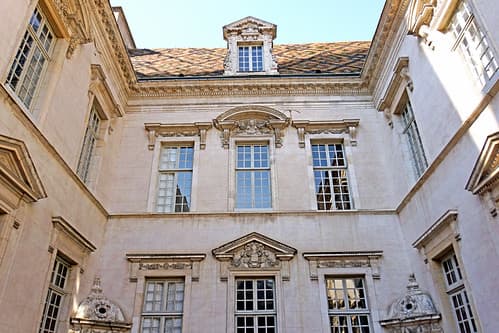 France-003110 - Courtyard