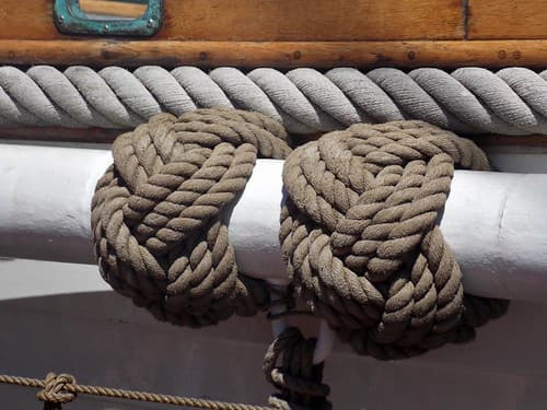 Volumineux jeu de nœuds