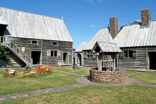 NS-02238 - Courtyard & Well