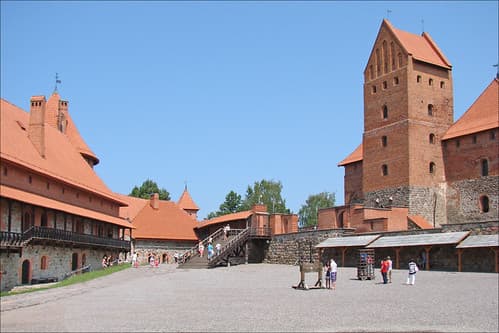 L'avant-cour du château de Trakai (Lituanie)