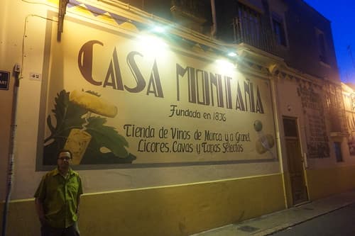 Bodega Casa Montana, quatier El Cabanyal, Valence : https://goo.gl/maps/Bgf8ZLq1zDq