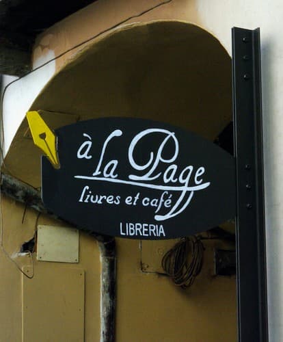 enseigne "à la page"