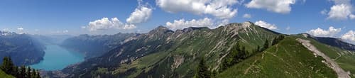 Panoramablick vom Wilerhorn auf Brienzersee und zum Brienzer Rotstock