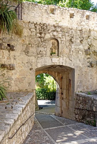 France-002654 - Gateway