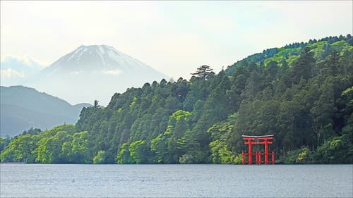 Le lac Ashi et le mont Fuji au crépuscule (Hakone, Japon)