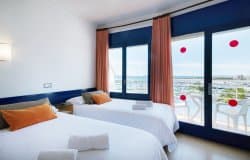 Hôtel HOTEL LES ILLES — Espagne
