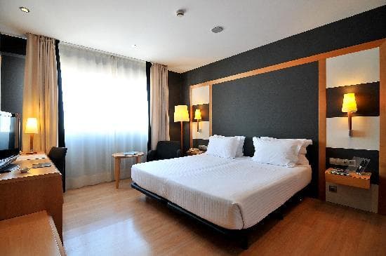HOTEL BARCELONA UNIVERSAL – vue 2