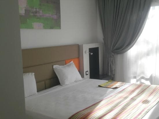 HOTEL LE PARADIS – vue 2