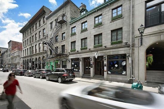 HOTEL AUBERGE UNIVERSEL – vue 2