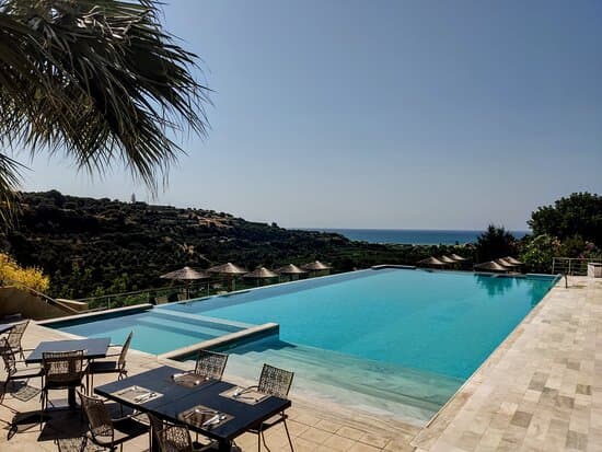 KORIFI SUITES CRETE ISLAND – vue 3