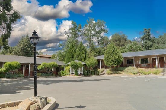 CEDAR LODGE - YOSEMITE – vue 3