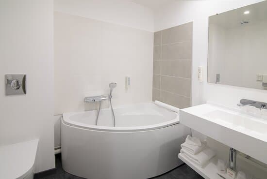 BOMOTEL HOTEL MONTLUCON – vue 3
