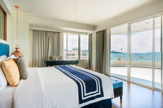 A ONE THE ROYAL CRUISE HOTEL – vue 3
