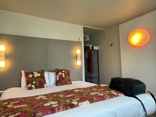 HOTEL CAMPANILE QUIMPER – vue 3